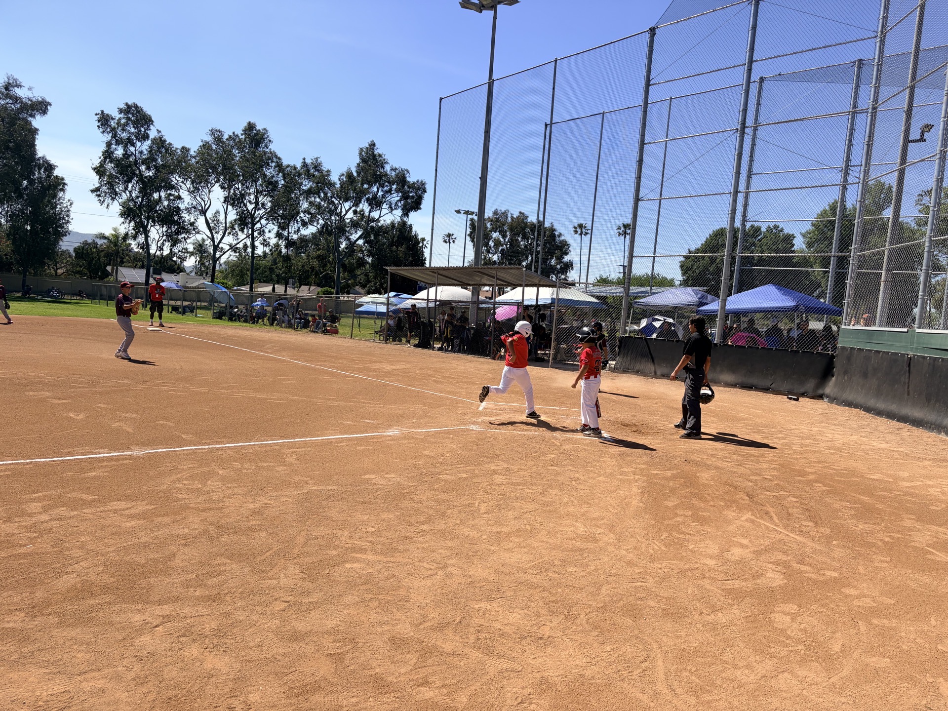 MAD Dawgs player running to first base